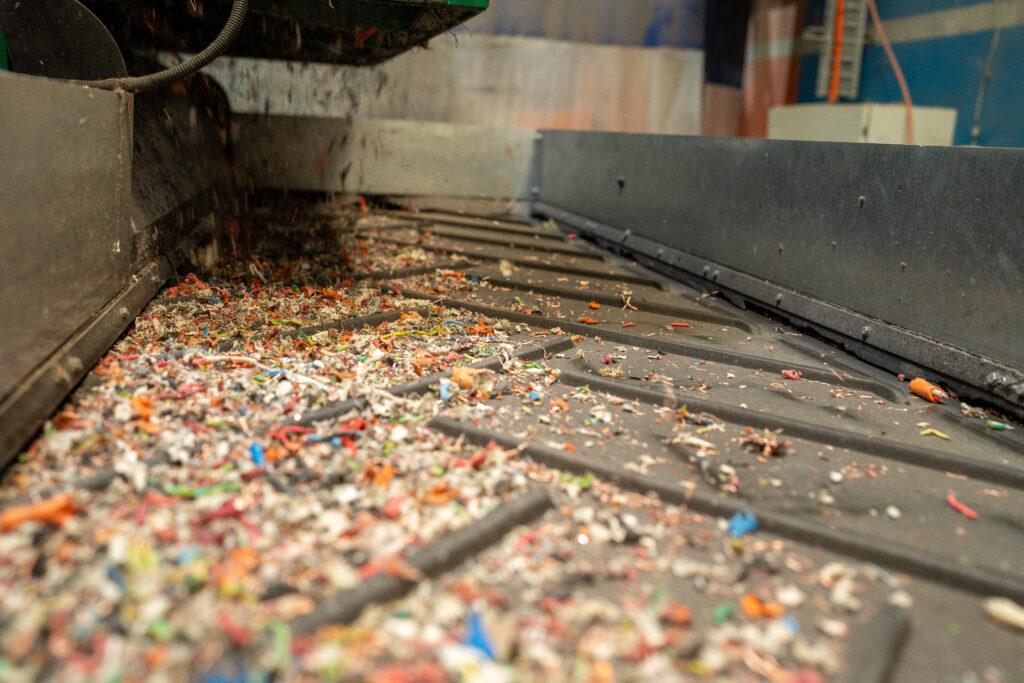Other than issuing authentic recycling certificates, cables get efficiently processed at JR Hammer’s high-performance recycling facility.